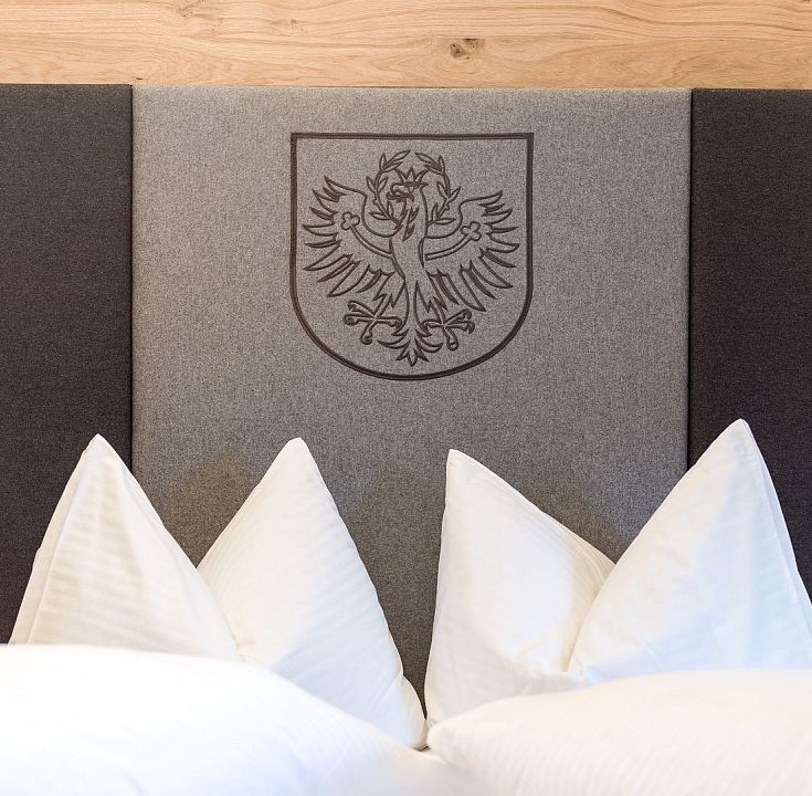 schusterhaus-hotel-seiwald-dorfstrasse-17-going-app-dorfkaiser1-bett-detail-3