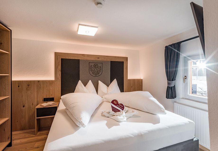 schusterhaus-hotel-seiwald-dorfstrasse-17-going-app-dorfkaiser1-schlafzimmer-4