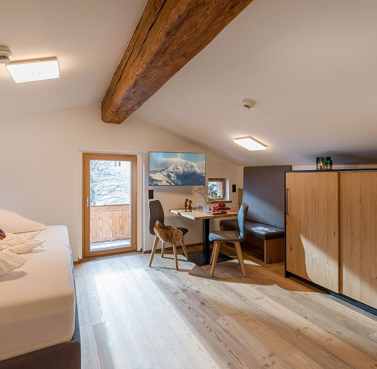 schusterhaus-hotel-seiwald-dorfstrasse-17-going-app-dorfkaiser3-wohnraum-1-3