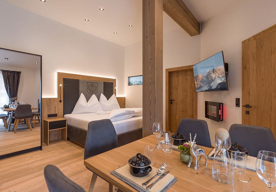 schusterhaus-hotel-seiwald-dorfstrasse-17-gong-04-2021-appartement-dorfkaiser-2-wohnkueche-2-1-4