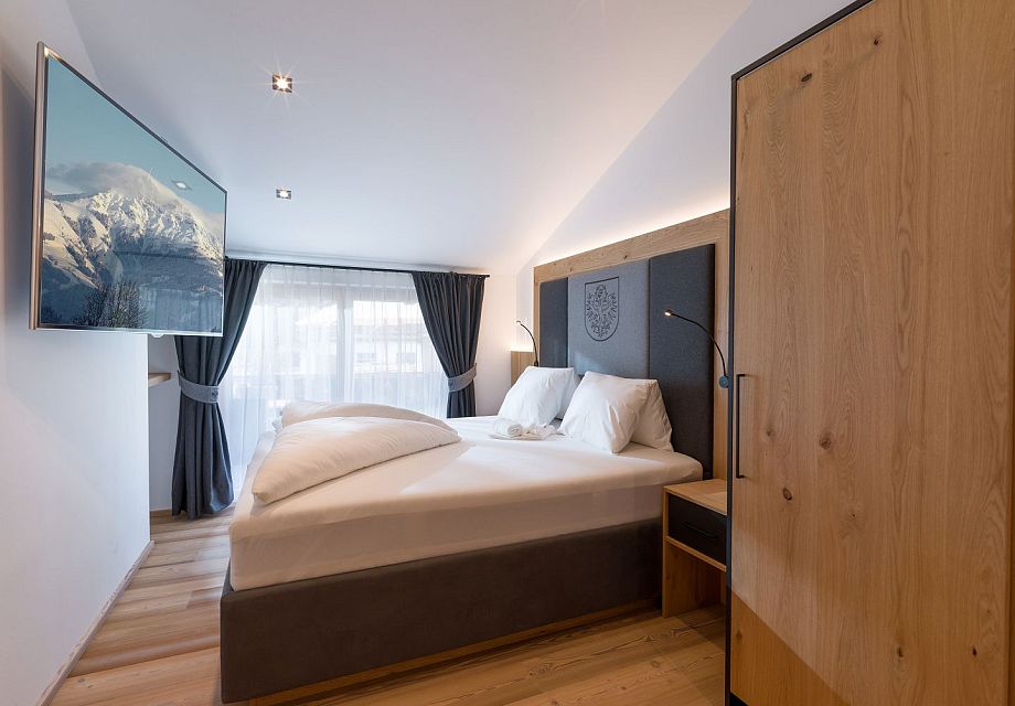 schusterhaus-hotel-seiwald-dorfstrasse-17-gong-04-2021-appartement-dorfkaiser-3-schlafzimmer-1-4